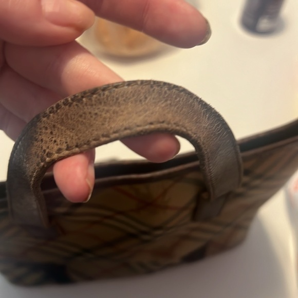 Pre-Loved Burberry handbag in great condition - Picture 5 of 14